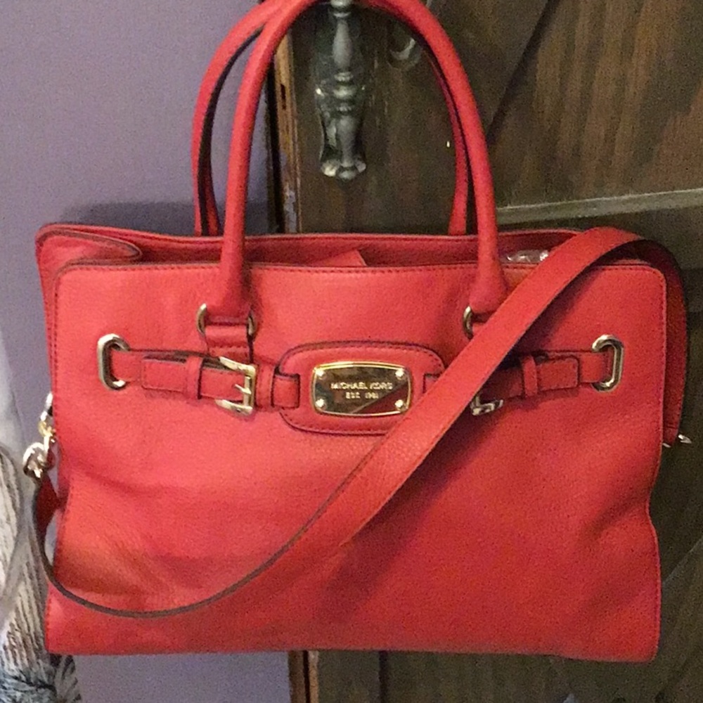 Red Michael Kors Hamilton shoulder bag medium sized, gold hardware